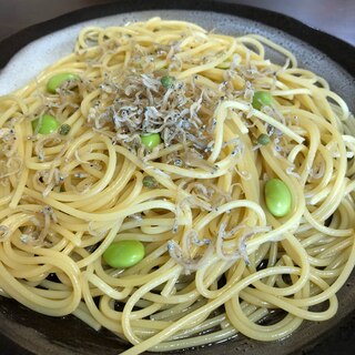 ちりめん山椒と枝豆の醤油パスタ